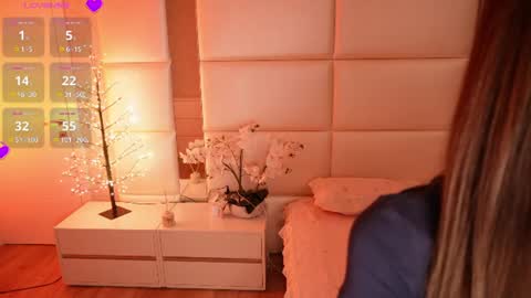 Snapshot of lilly_colins chatting on June 28, 8:26 pm Lilly Colins online show from June 28, 8:26 pm