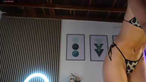 Snapshot of lilly_dollss chatting on July 13, 1:25 pm Sofia online show from July 13, 1:25 pm