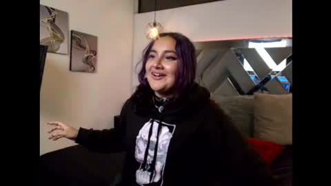 Snapshot of lilly_foxxy chatting on June 27, 11:04 am online show from June 27, 11:04 am