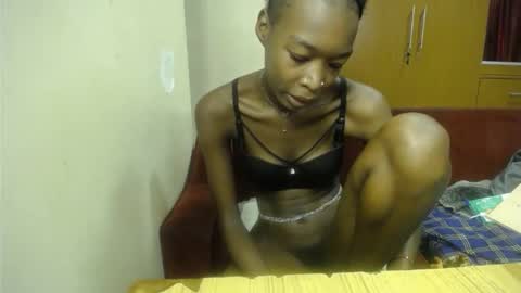 Snapshot of lilly_freak chatting on March 19, 7:12 am Des online show from March 19, 7:12 am