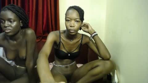 Snapshot of lilly_freak chatting on March 30, 4:46 am Des online show from March 30, 4:46 am