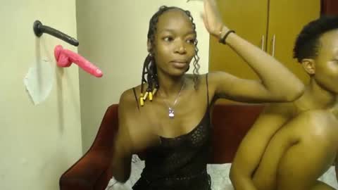 Snapshot of lilly_freak chatting on May 28, 6:05 pm Des online show from May 28, 6:05 pm