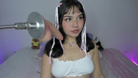 Snapshot of lilly_kinky chatting on December 6, 11:25 pm Lilly  online show from December 6, 11:25 pm