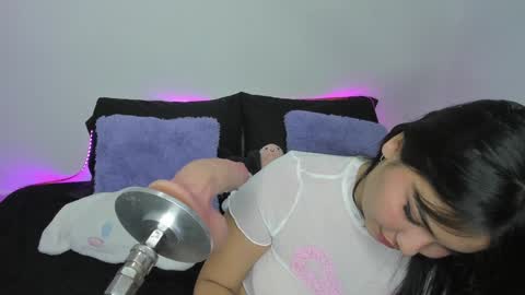 Snapshot of lilly_kinky chatting on February 4, 3:44 am Lilly  online show from February 4, 3:44 am