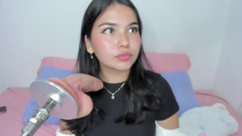 Snapshot of lilly_kinky chatting on February 20, 3:23 am Lilly  online show from February 20, 3:23 am
