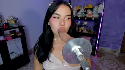 Snapshot of lilly_kinky chatting on September 19, 2:57 am Lilly  online show from September 19, 2:57 am