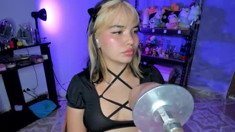 Snapshot of lilly_kinky chatting on October 23, 3:28 am Lilly  online show from October 23, 3:28 am