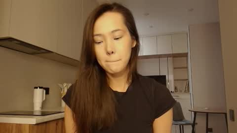 Snapshot of lilly_sweeet chatting on March 2, 4:14 am lilly online show from March 2, 4:14 am