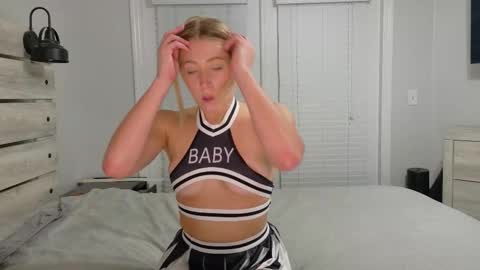 Snapshot of lillybabyxo chatting on December 23, 3:48 am Lilly Baby Xo online show from December 23, 3:48 am