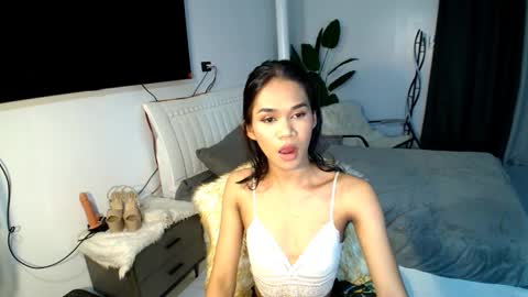 Snapshot of lillyholland_xx chatting on February 20, 12:47 pm lillyholland online show from February 20, 12:47 pm