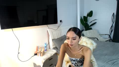 Snapshot of lillyholland_xx chatting on February 22, 8:40 am lillyholland online show from February 22, 8:40 am