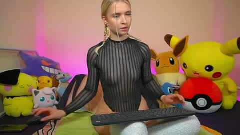 LillyOcean online show from May 23, 1:15 pm