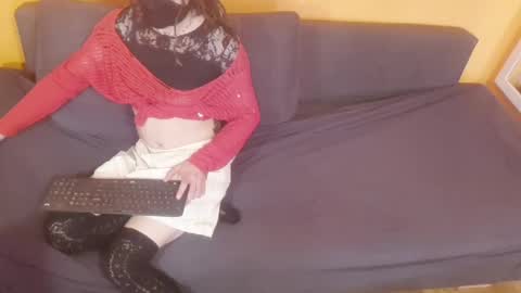 Snapshot of lillysissi chatting on October 29, 9:11 am Lilli Sissy SlutCat online show from October 29, 9:11 am