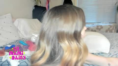 Snapshot of lilmamidaisy chatting on April 4, 2:21 am Daisy Bby online show from April 4, 2:21 am