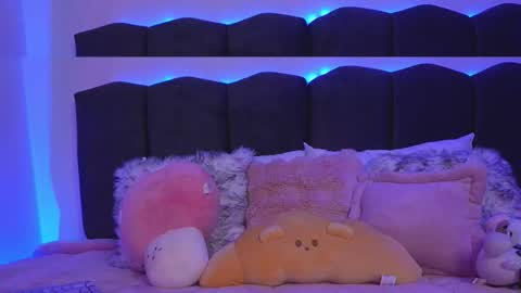 Lilou online show from February 23, 11:51 am