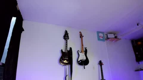 Snapshot of lilpervert_girl chatting on February 17, 11:20 pm Carolina online show from February 17, 11:20 pm