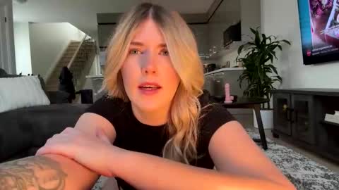 Ava online show from March 26, 1:38 pm