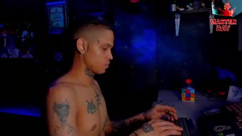 Snapshot of lilray99 chatting on July 6, 5:04 am ONLYFANS online show from July 6, 5:04 am