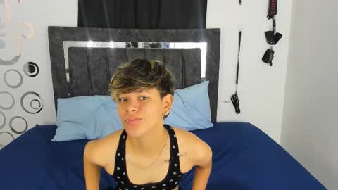 Lily and Lina online show from November 19, 12:05 pm