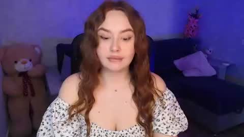 lily_baker_ online show from April 14, 8:09 am