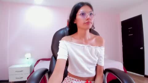lily_bloom__ online show from July 28, 3:21 pm