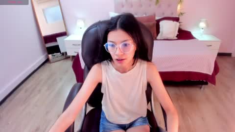 lily_bloom__ online show from July 30, 12:04 pm