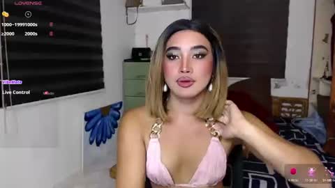 Snapshot of lily_darling chatting on October 12, 2:38 pm Lily Darling online show from October 12, 2:38 pm