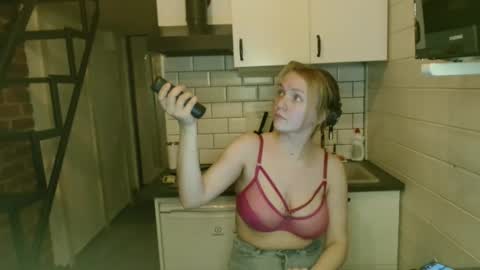 Snapshot of lily_dollyx chatting on September 30, 6:35 pm Lily dollyx online show from September 30, 6:35 pm