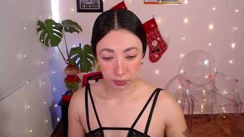 Snapshot of lily_evans_ chatting on December 7, 10:06 pm just lily online show from December 7, 10:06 pm