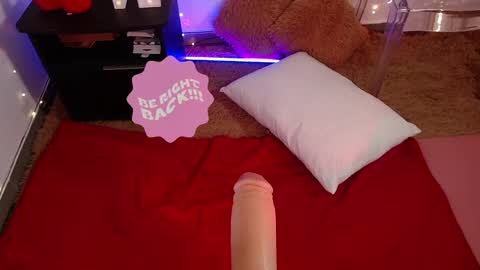 Snapshot of lily_evans_ chatting on December 20, 2:41 am just lily online show from December 20, 2:41 am