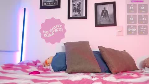 Snapshot of lily_evans_ chatting on January 16, 1:16 am just lily online show from January 16, 1:16 am