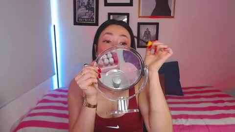 Snapshot of lily_evans_ chatting on February 13, 7:10 pm just lily online show from February 13, 7:10 pm