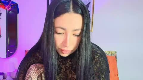 Snapshot of lily_evans_ chatting on May 16, 11:46 pm just lily online show from May 16, 11:46 pm