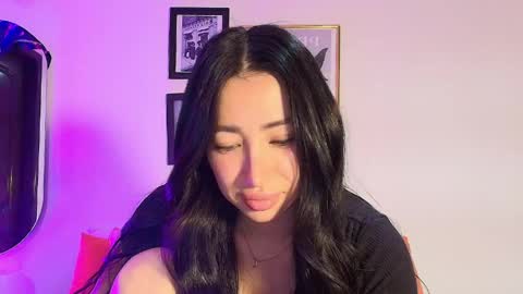 Snapshot of lily_evans_ chatting on May 21, 9:22 pm just lily online show from May 21, 9:22 pm