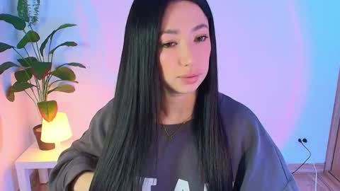 Snapshot of lily_evans_ chatting on June 17, 12:24 am just lily online show from June 17, 12:24 am