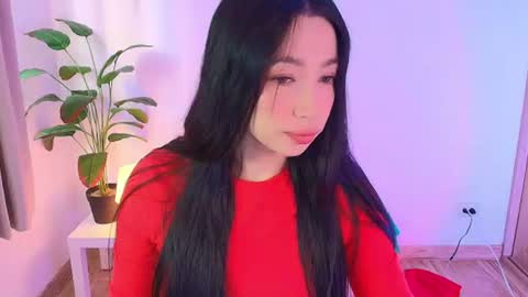 Snapshot of lily_evans_ chatting on June 19, 9:18 pm just lily online show from June 19, 9:18 pm