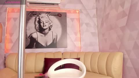 Lily online show from December 21, 1:10 pm