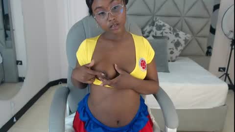 Snapshot of lily_mendoza chatting on July 3, 7:53 pm lily_mendoza online show from July 3, 7:53 pm