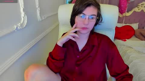 Lily online show from April 19, 6:02 am