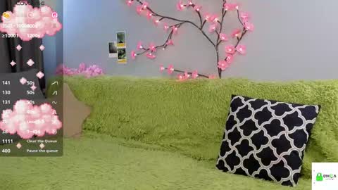 Lily online show from June 28, 8:09 am