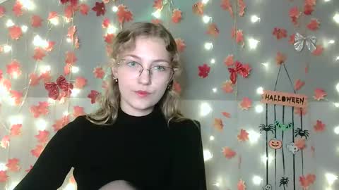 small lily online show from October 7, 11:40 am