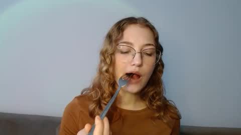 small lily online show from March 15, 9:15 am