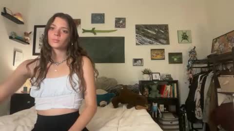 Snapshot of lilybrown07 chatting on February 3, 8:25 pm lilybrown07 online show from February 3, 8:25 pm