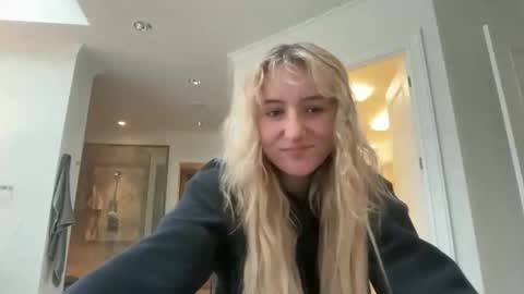 Snapshot of lilybrown07 chatting on February 20, 7:58 pm lilybrown07 online show from February 20, 7:58 pm