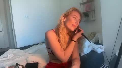 Snapshot of lilybrown07 chatting on February 28, 9:27 pm lilybrown07 online show from February 28, 9:27 pm