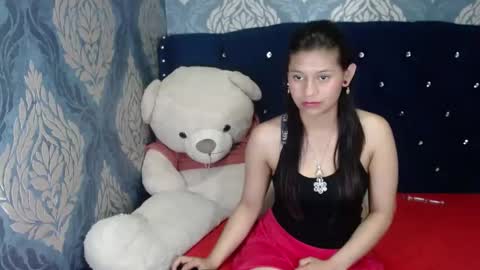 Snapshot of lilyevansxx chatting on February 17, 6:37 pm Lily online show from February 17, 6:37 pm