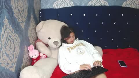 Snapshot of lilyevansxx chatting on March 9, 12:10 am Lily online show from March 9, 12:10 am