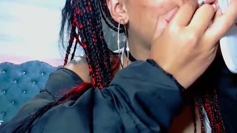 lilyjamesx online show from February 16, 12:19 am