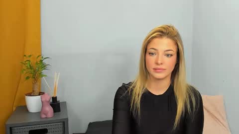 Lily online show from December 8, 10:47 pm