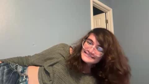 Snapshot of lilylustwell chatting on April 11, 1:10 am lilylustwell online show from April 11, 1:10 am